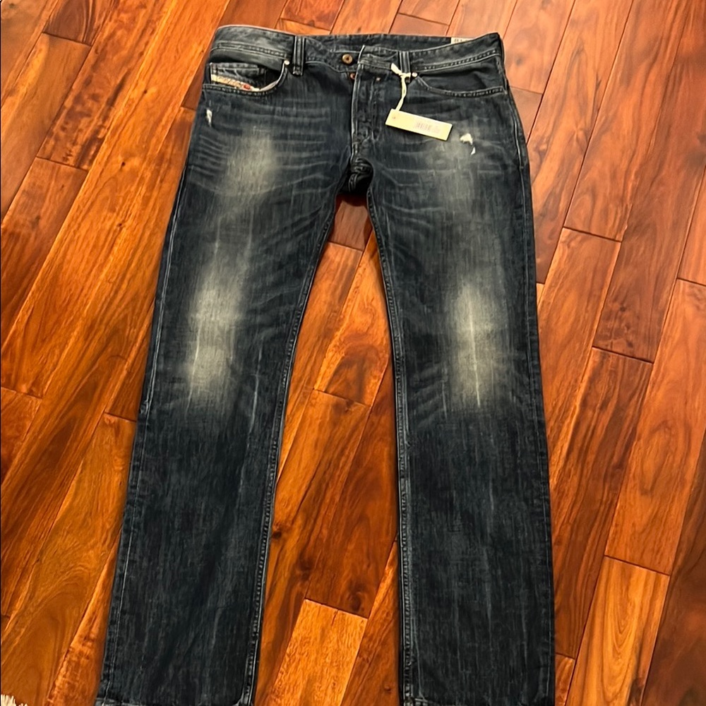 NWT Men's Diesel Blue Jean 33 x 32 long.